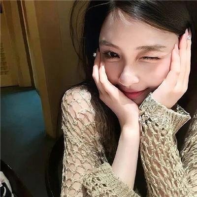 在拥挤的房间拥抱